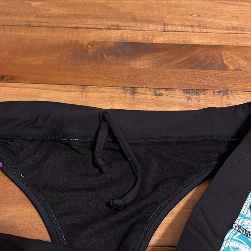 Athleta Hilo Band Bottom HILB
Bikini Bottoms NWT Size L - Picture 4 of 6